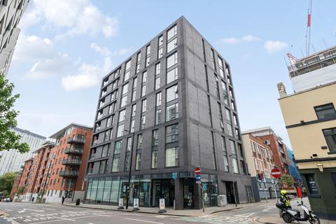 2 bed property, in Dyche Street, £220,000
