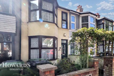 3 bed property, in Avondale Road, £200,000
