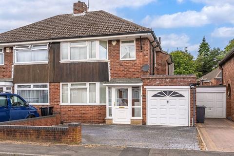 3 bed property, in Taunton Avenue, £155,000