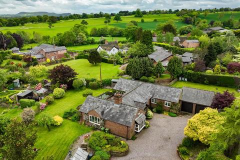 4 bed property, in Lightfoot Lane, £725,000