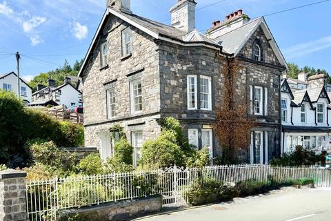 6 bed property, in Trefriw, £265,000