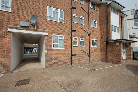 2 bed property, in Pelham Road, £182,000