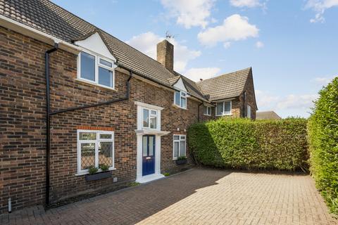 4 bed property, in Haynt Walk, £800,000