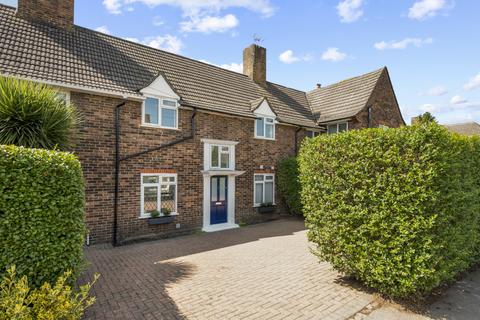 4 bed property, in Haynt Walk, £775,000