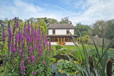 3 bed property, in Fluke Hall Lane, £875,000