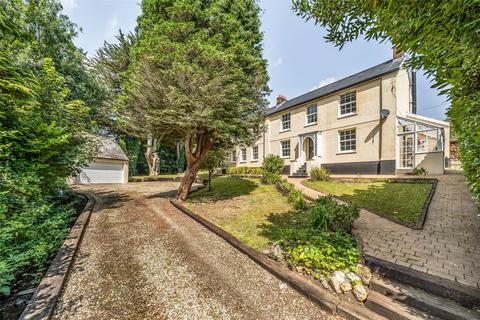 6 bed property, in Lake, £775,000