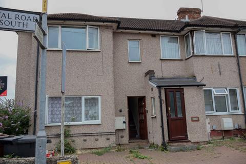 2 bed property, in Oval Road South, £202,860
