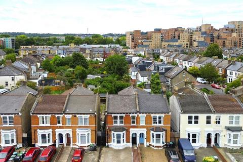 5 bed property, in Alexandra Road, £850,000