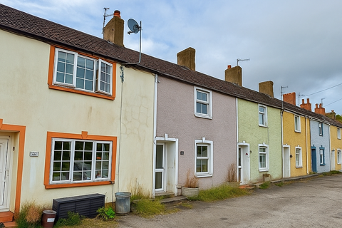 2 bed property, in New Road, £149,995