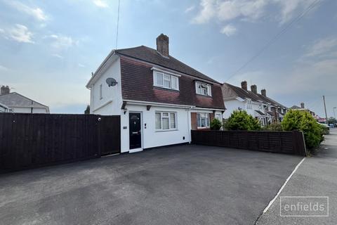 3 bed property, in Butts Road, £285,000