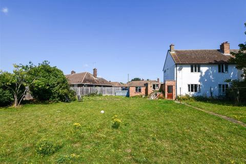 3 bed property, in Hawthorn Way, £250,000
