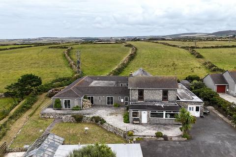 17 bed property, in Sunny Corner Lane, £895,000