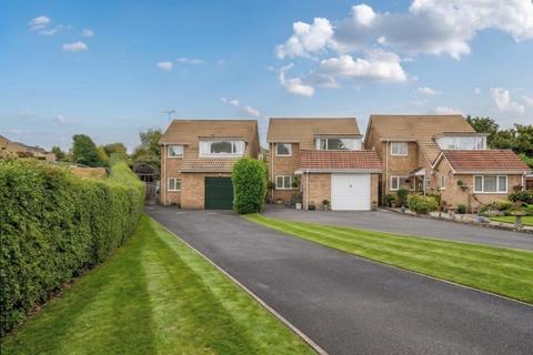 4 bed property, in Brakspear Drive, £392,000