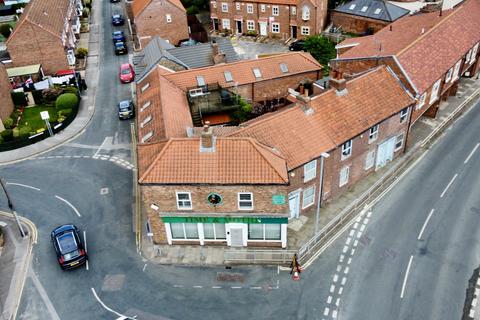 5 bed property, in Beckside, £495,000