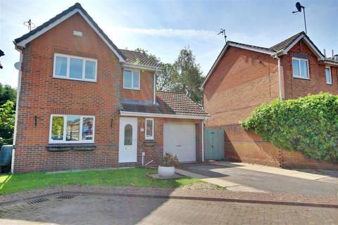 3 bed property, in Inglefield Close, £279,950