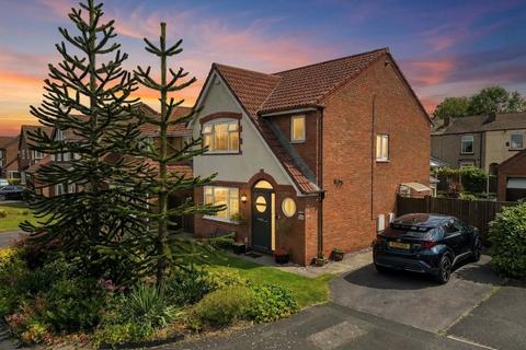 3 bed property, in Glover Drive, £370,000