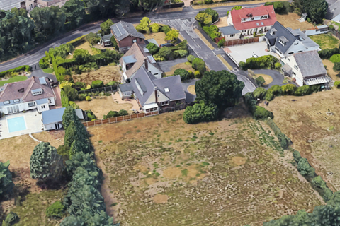 Land, in Lone Pine Way, £425,000