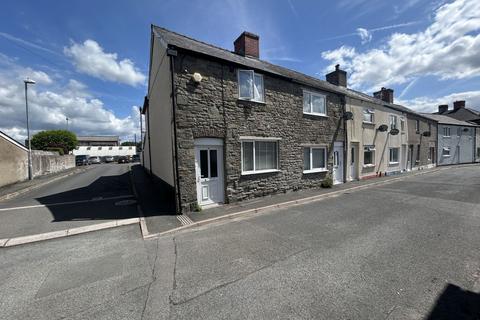 2 bed property, in St Davids Street, £220,000