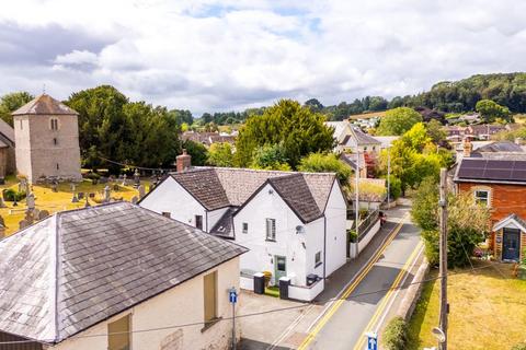 3 bed property, in Bronllys, £250,000