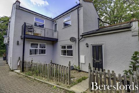 1 bed property, in Warley Hill, £200,000
