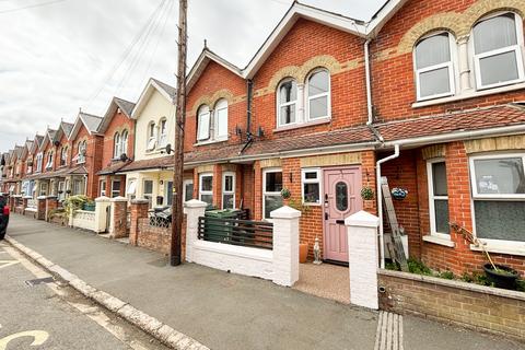 3 bed property, in East Cowes, £205,000