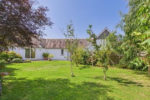 5 bed property, in Stratton Road, £700,000