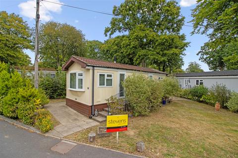 1 bed property, in Primrose Acre, £110,000