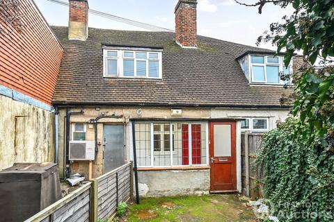 2 bed property, in Princes Road, £155,000