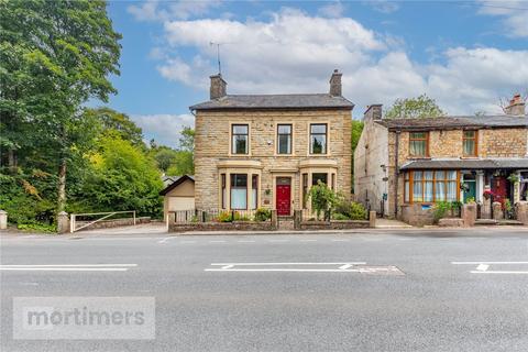 5 bed property, in Whalley New Road, £450,000