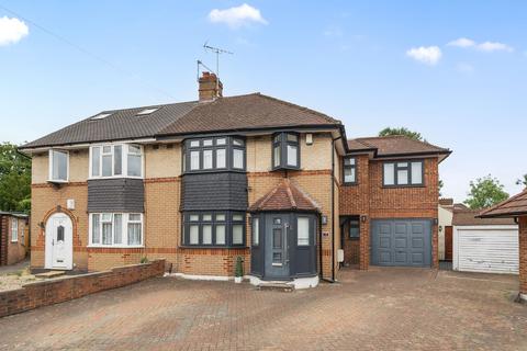 4 bed property, in Morley Crescent, £800,000