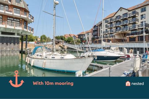 1 bed property, in Channel Way, £260,000