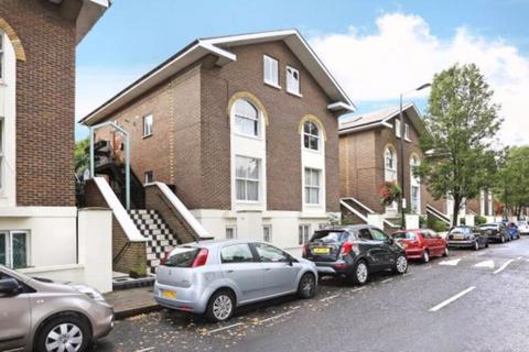 2 bed property, in Lanark Road, £575,000