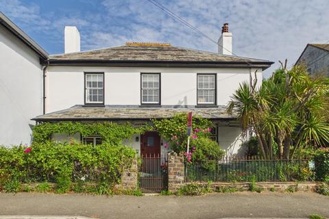 6 bed property, in Flexbury Park, £550,000