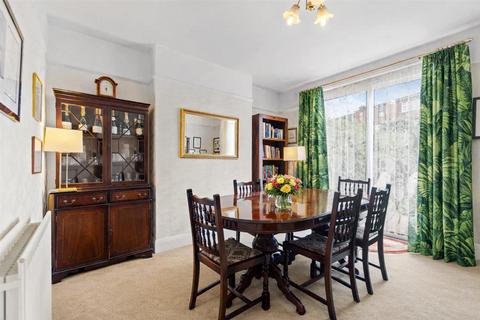 3 bed property, in Pollards Hill South, £550,000