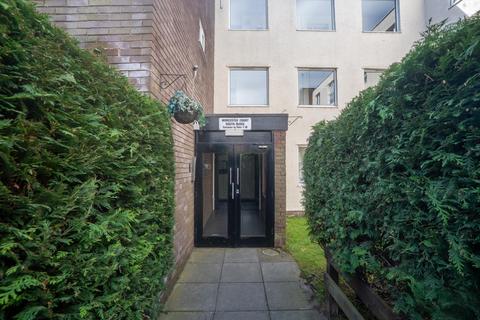 1 bed property, in Worcester Court, £53,900