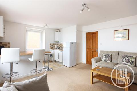 1 bed property, in Esplanade, £120,000
