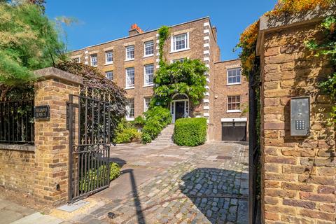6 bed property, in Norwood Green Road, £1,695,000