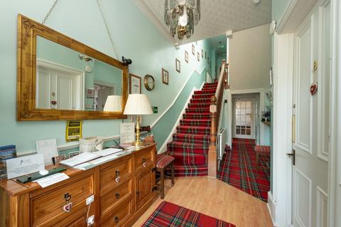 8 bed property, in Pitcullen Crescent, £330,000