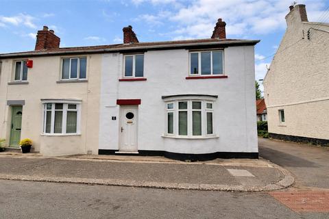 2 bed property, in North Terrace, £125,000