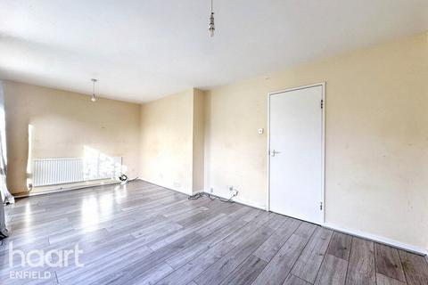 3 bed property, in Norton Close, £400,000