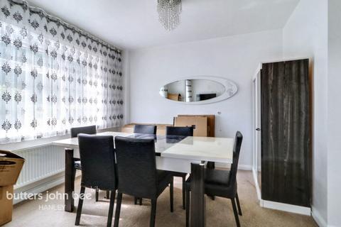 3 bed property, in Well Street, £180,000