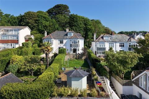 6 bed property, in Clements Road, £750,000