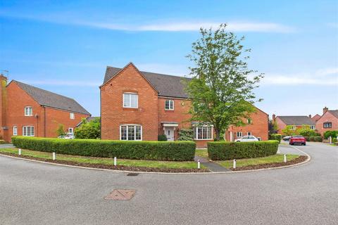 4 bed property, in Newbold Close, £780,000