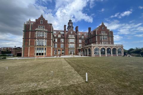 1 bed property, in Harvest House Cobbold Road, £120,000