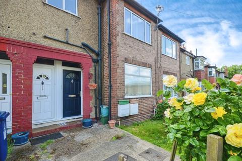 1 bed property, in Long Drive, £230,000