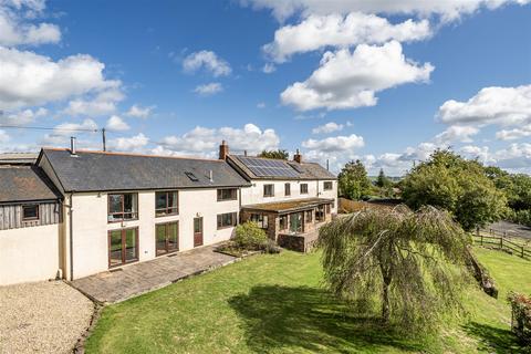 7 bed property, in Way Village, £725,000