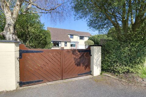 4 bed property, in Lower Lovacott, £550,000