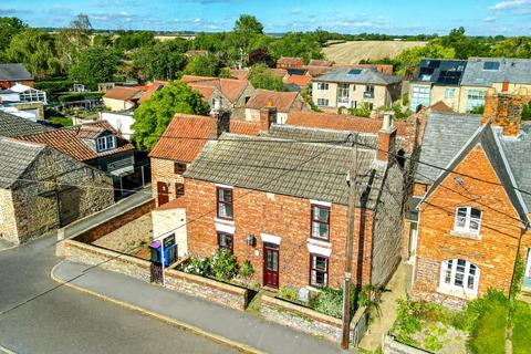 6 bed property, in High Street, £550,000