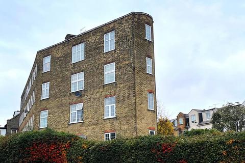 1 bed property, in Connaught Road, £255,000