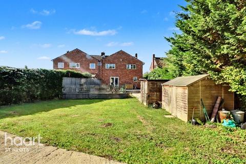 3 bed property, in Fox Grove, £385,000